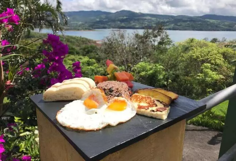 Hotelli Lake Arenal Jungle Resort & Brewery