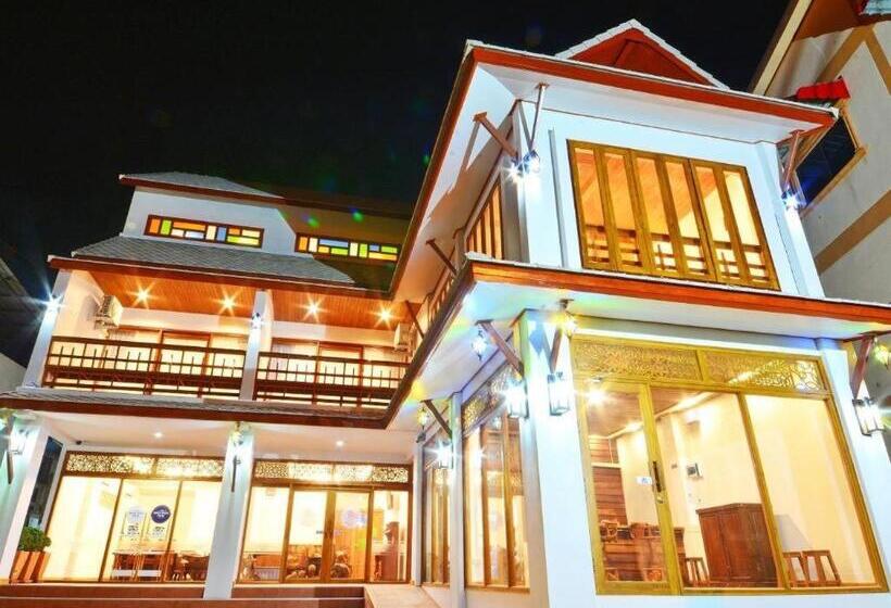 בית מלון כפרי The Indigo House Phrae