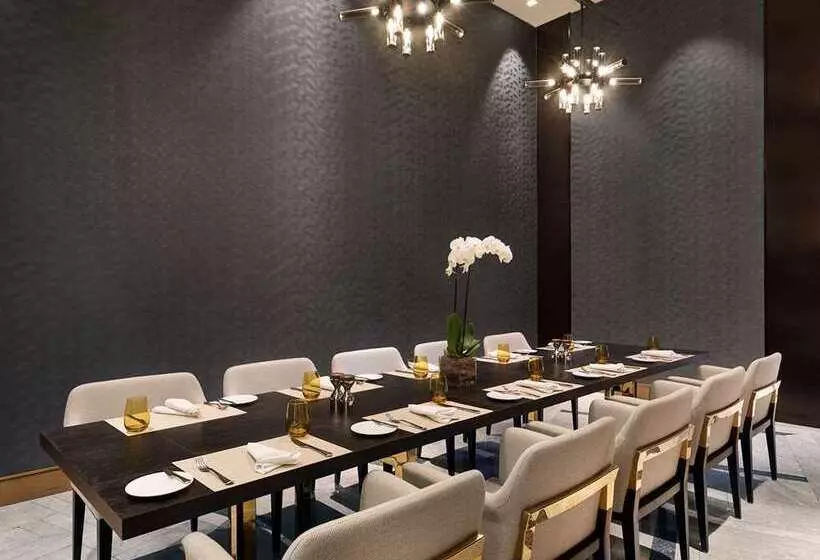 Alrayyan Hotel Doha, Curio Collection By Hilton