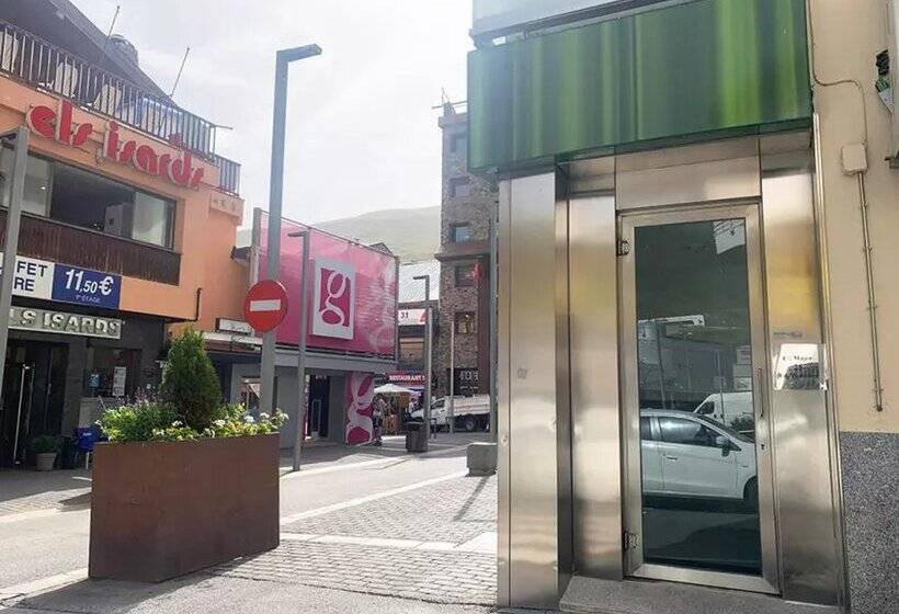 Apartamentos Pantebre 3000