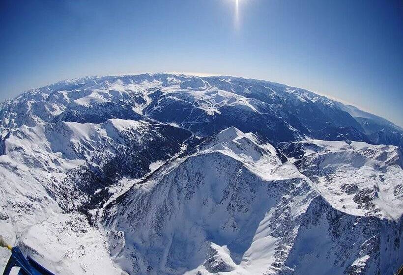 Apartamentos Pantebre 3000