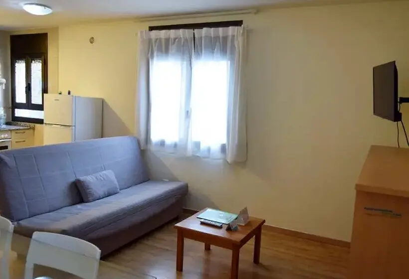 Apartamentos Pantebre 3000