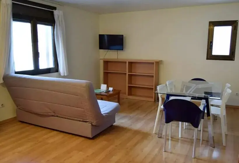 Apartamentos Pantebre 3000