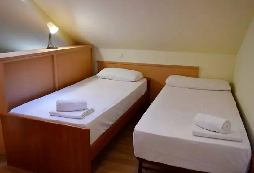 Apartamentos Pantebre 3000