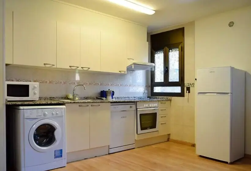 Apartamentos Pantebre 3000