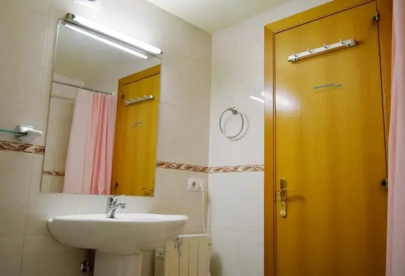 Apartamentos Pantebre 3000