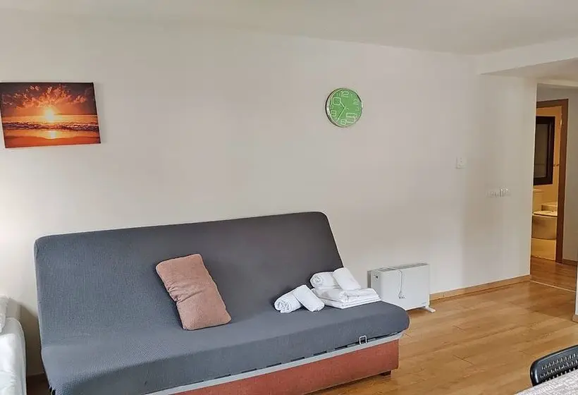 Apartamentos Pantebre 3000