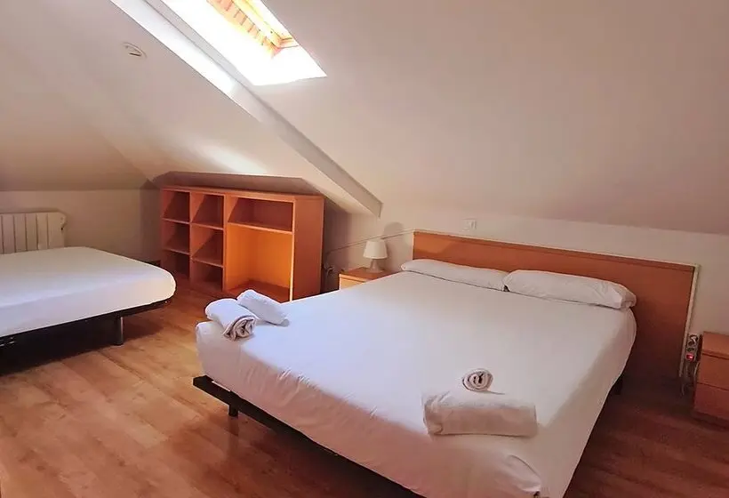 Apartamentos Pantebre 3000