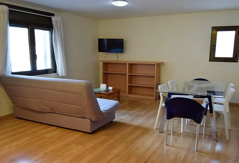 Apartamentos Pantebre 3000