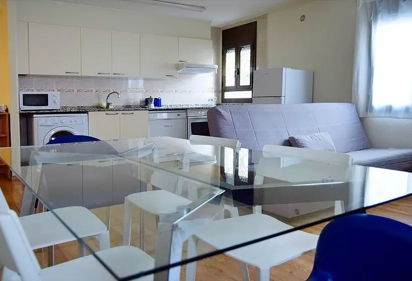 Apartamentos Pantebre 3000