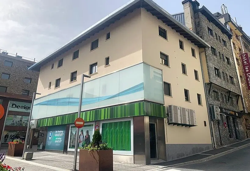 Apartamentos Pantebre 3000