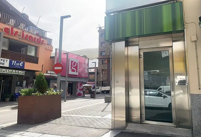 Apartamentos Pantebre 3000