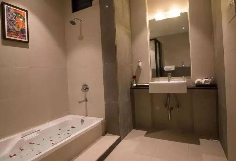 Hotelli 7 Apple Resort  Lonavala
