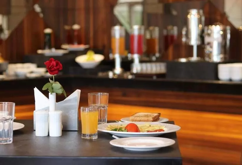 Hotelli 7 Apple Resort  Lonavala