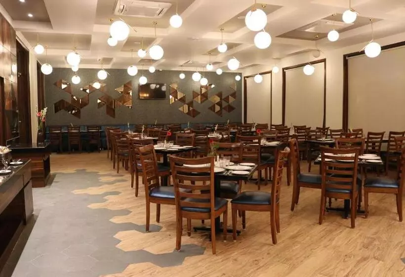 Hotelli 7 Apple Resort  Lonavala