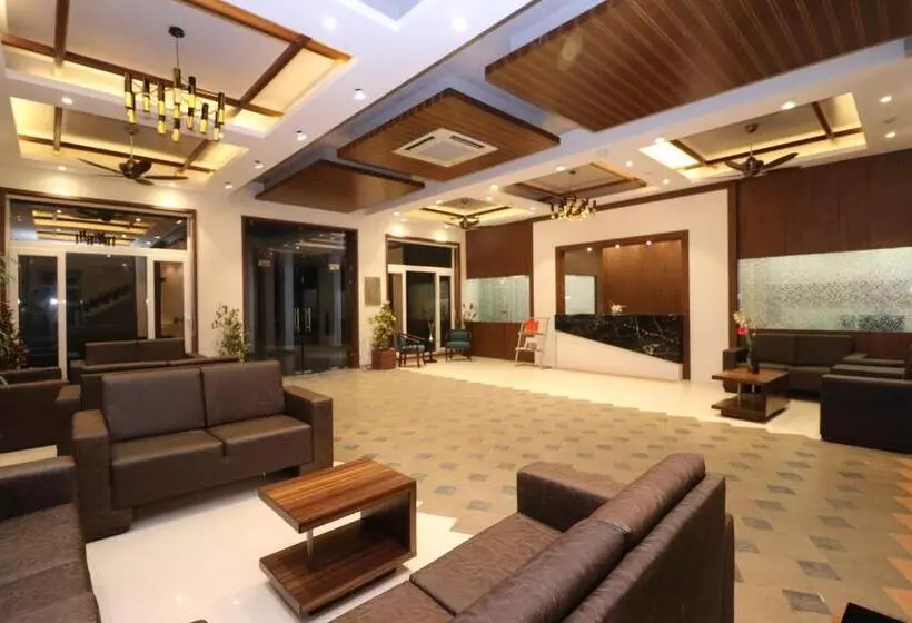 Hotelli 7 Apple Resort  Lonavala