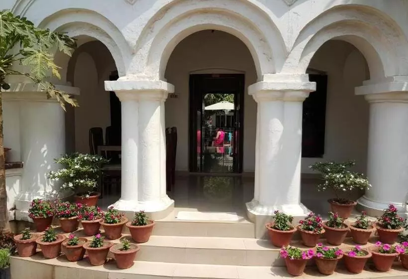 هتل Gandhara