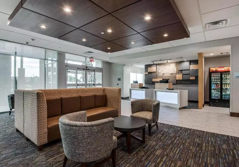 هتل Holiday Inn Express & Suites Dallas North   Addison, An Ihg