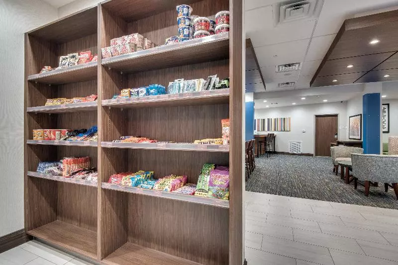 هتل Holiday Inn Express & Suites Dallas North   Addison, An Ihg