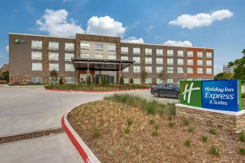 هتل Holiday Inn Express & Suites Dallas North   Addison, An Ihg