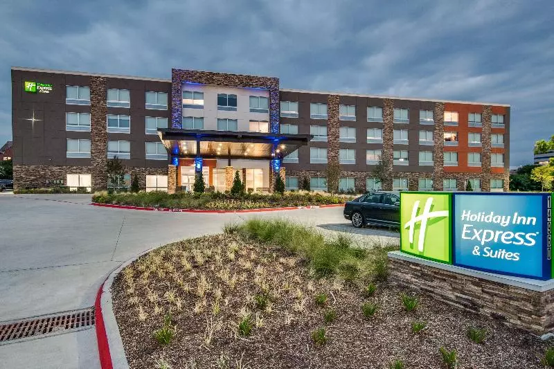 هتل Holiday Inn Express & Suites Dallas North   Addison, An Ihg