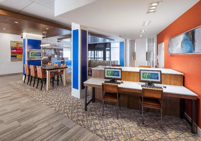 Отель Holiday Inn Express East Peoria   Riverfront, An Ihg