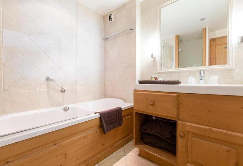 Отель La Maison Hôtel Les Peupliers