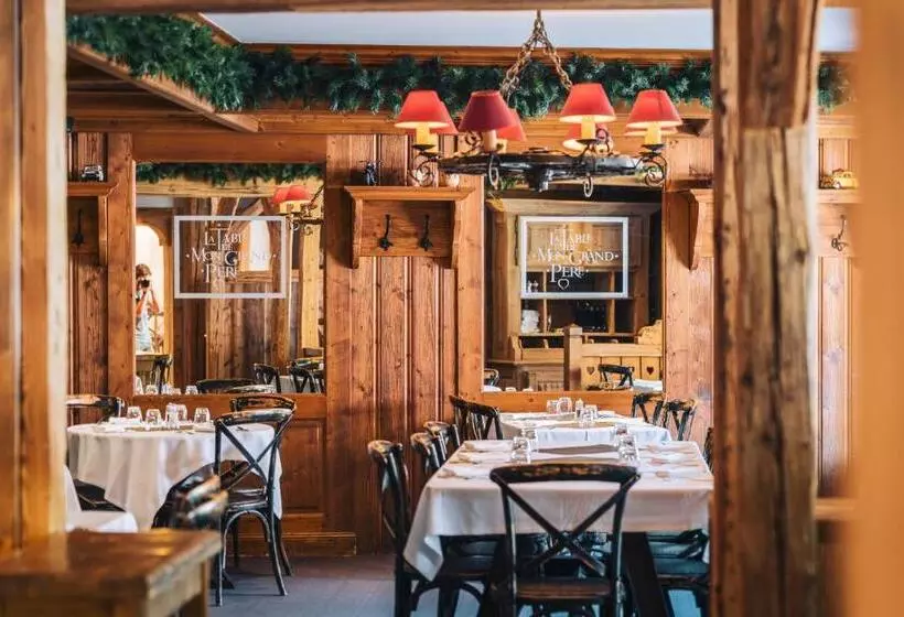 Hotelli La Maison Hôtel Les Peupliers