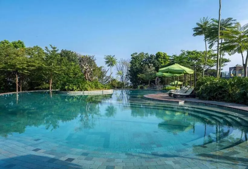 ホテル Royal Tulip Gunung Geulis Resort And Golf
