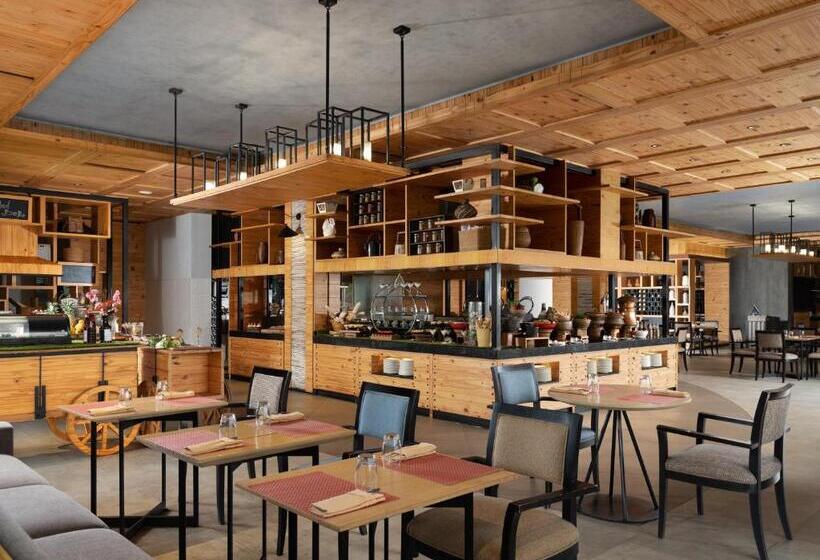 ホテル Royal Tulip Gunung Geulis Resort And Golf