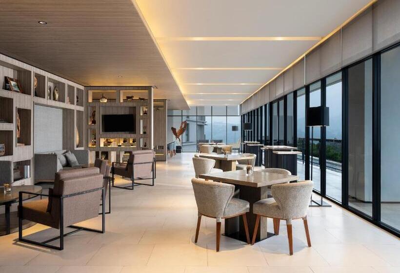 ホテル Royal Tulip Gunung Geulis Resort And Golf