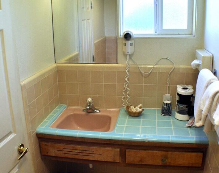 汽车旅馆  Uptown Inn