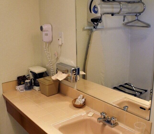 汽车旅馆  Uptown Inn