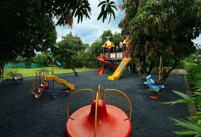 ホテル Sarovar Portico Sasangir