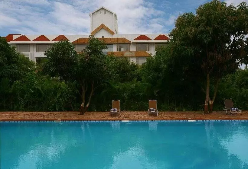 ホテル Sarovar Portico Sasangir