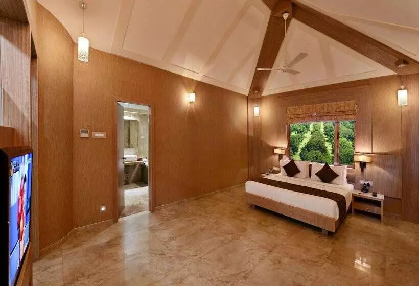 ホテル Sarovar Portico Sasangir