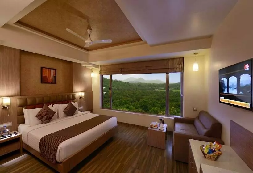 ホテル Sarovar Portico Sasangir