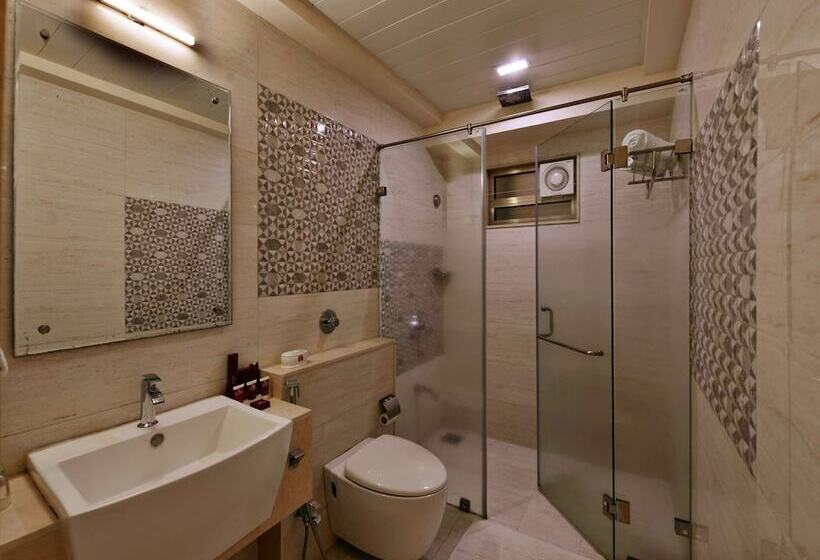 Hotell Sarovar Portico Sasangir