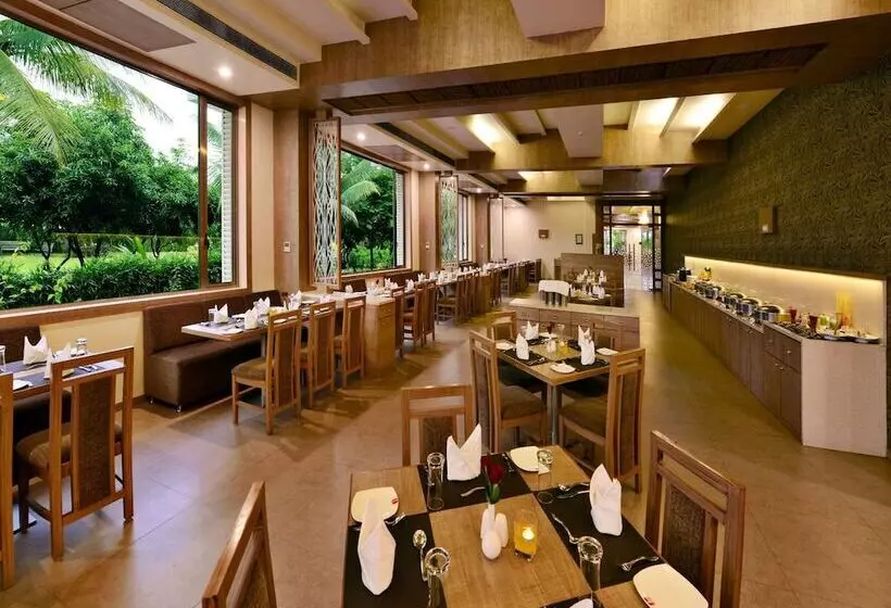 ホテル Sarovar Portico Sasangir