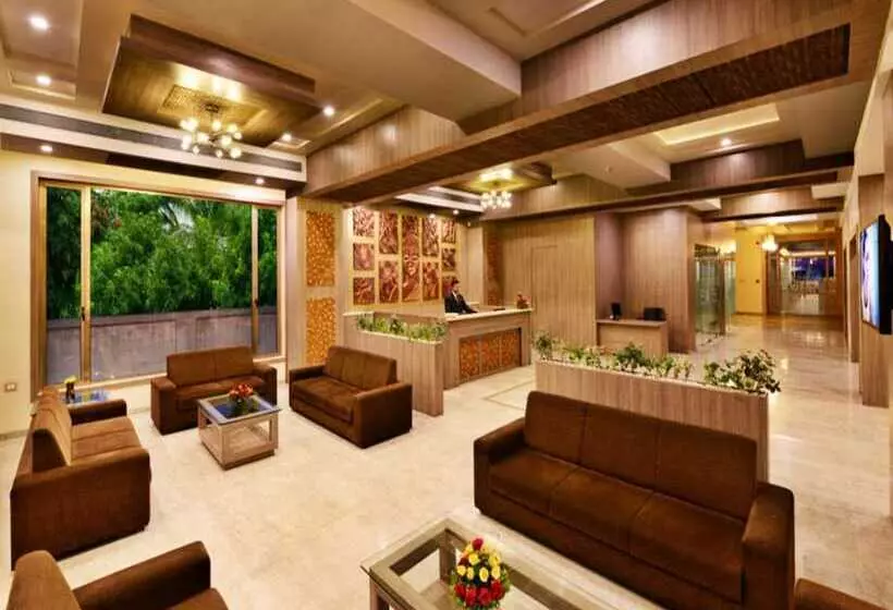 ホテル Sarovar Portico Sasangir