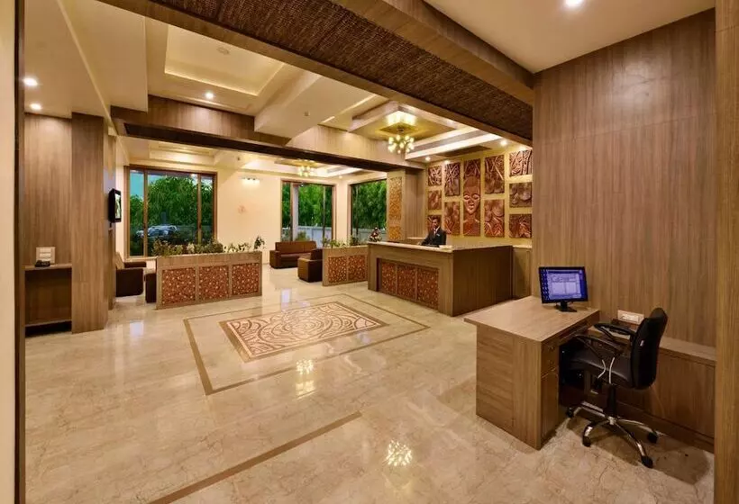 ホテル Sarovar Portico Sasangir