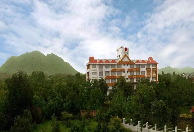 ホテル Sarovar Portico Sasangir