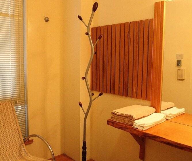 تختخواب و صبحانه Cypress House