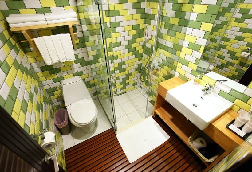 تختخواب و صبحانه Cypress House