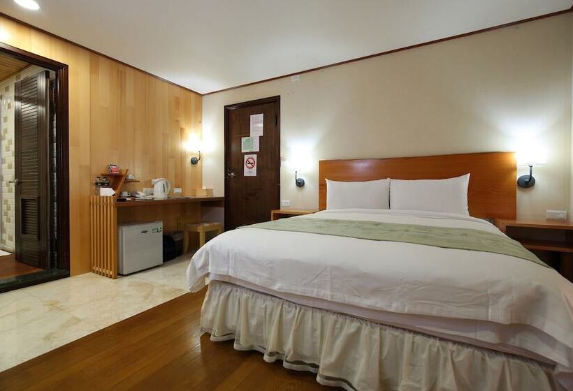 تختخواب و صبحانه Cypress House