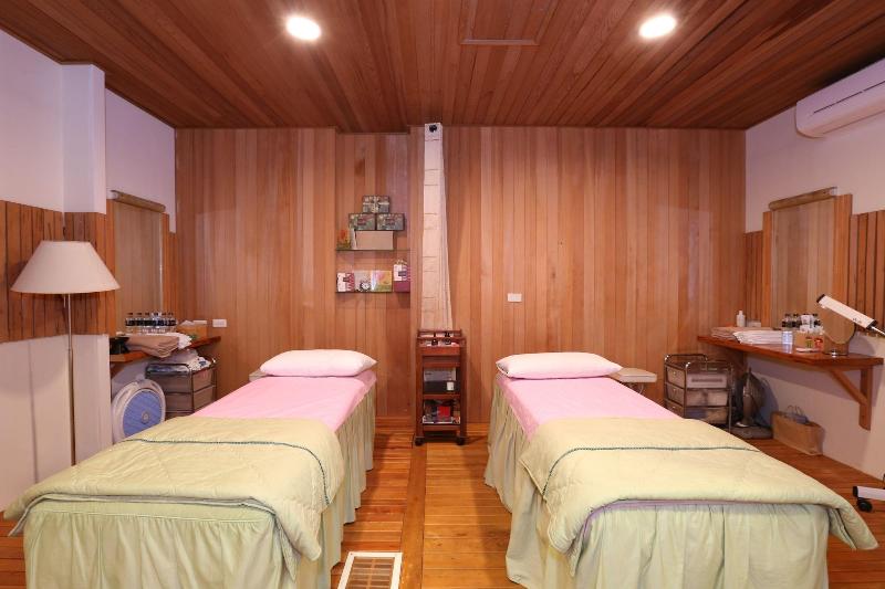 تختخواب و صبحانه Cypress House