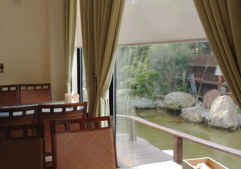 تختخواب و صبحانه Cypress House