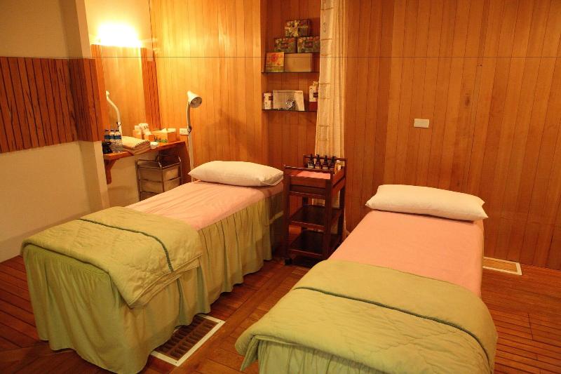 تختخواب و صبحانه Cypress House