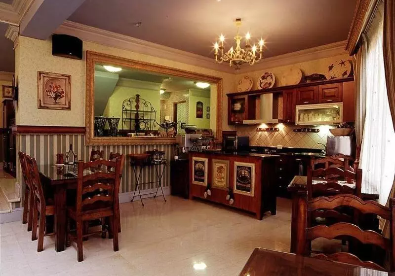 تختخواب و صبحانه Shangrila Music Villa
