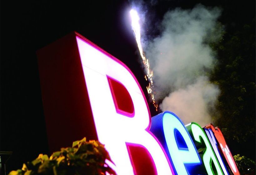 هتل Master Bear Resort